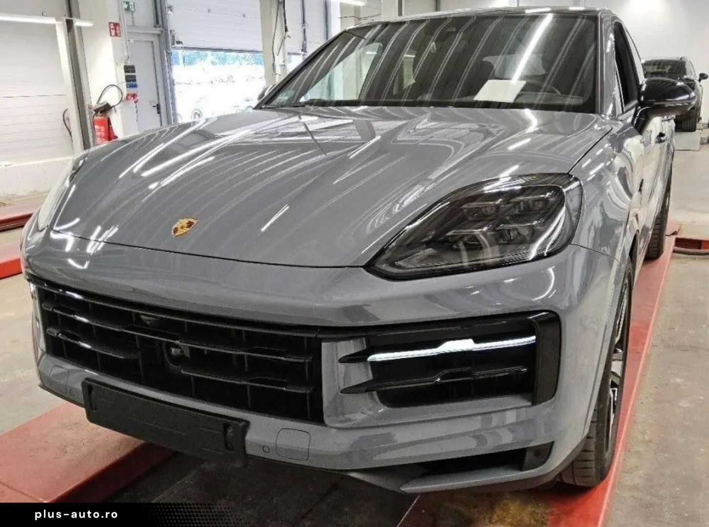 PORSCHE Cayenne Coupe E-Hybrid Hinterachslenkung AHK 22