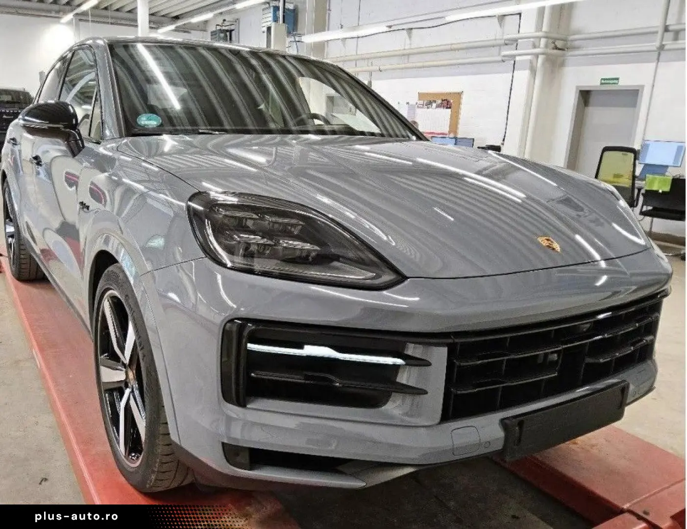 PORSCHE Cayenne Coupe E-Hybrid Hinterachslenkung AHK 22