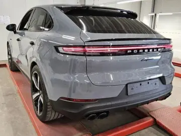 PORSCHE Cayenne Coupe E-Hybrid Hinterachslenkung AHK 22