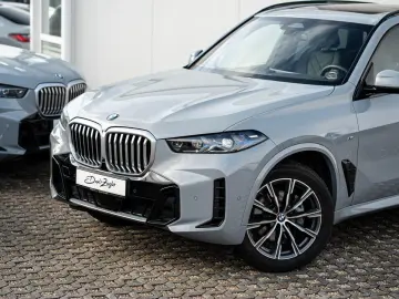 BMW X5 xDrive30d M-Sport AHK PANO KoZg S-Glas 4x SHZ