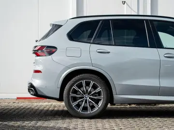 BMW X5 xDrive30d M-Sport AHK PANO KoZg S-Glas 4x SHZ