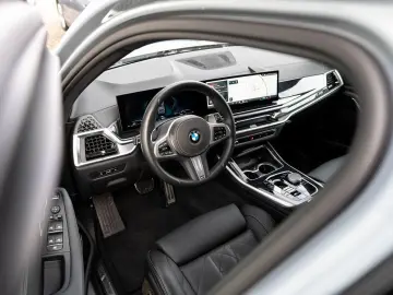 BMW X5 xDrive30d M-Sport AHK PANO KoZg S-Glas 4x SHZ