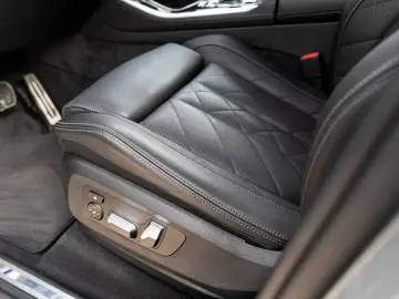 BMW X5 xDrive30d M-Sport AHK PANO KoZg S-Glas 4x SHZ