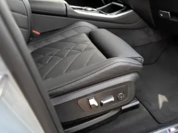 BMW X5 xDrive30d M-Sport AHK PANO KoZg S-Glas 4x SHZ