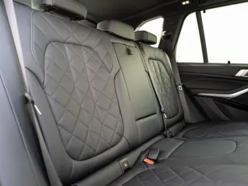 BMW X5 xDrive30d M-Sport AHK PANO KoZg S-Glas 4x SHZ