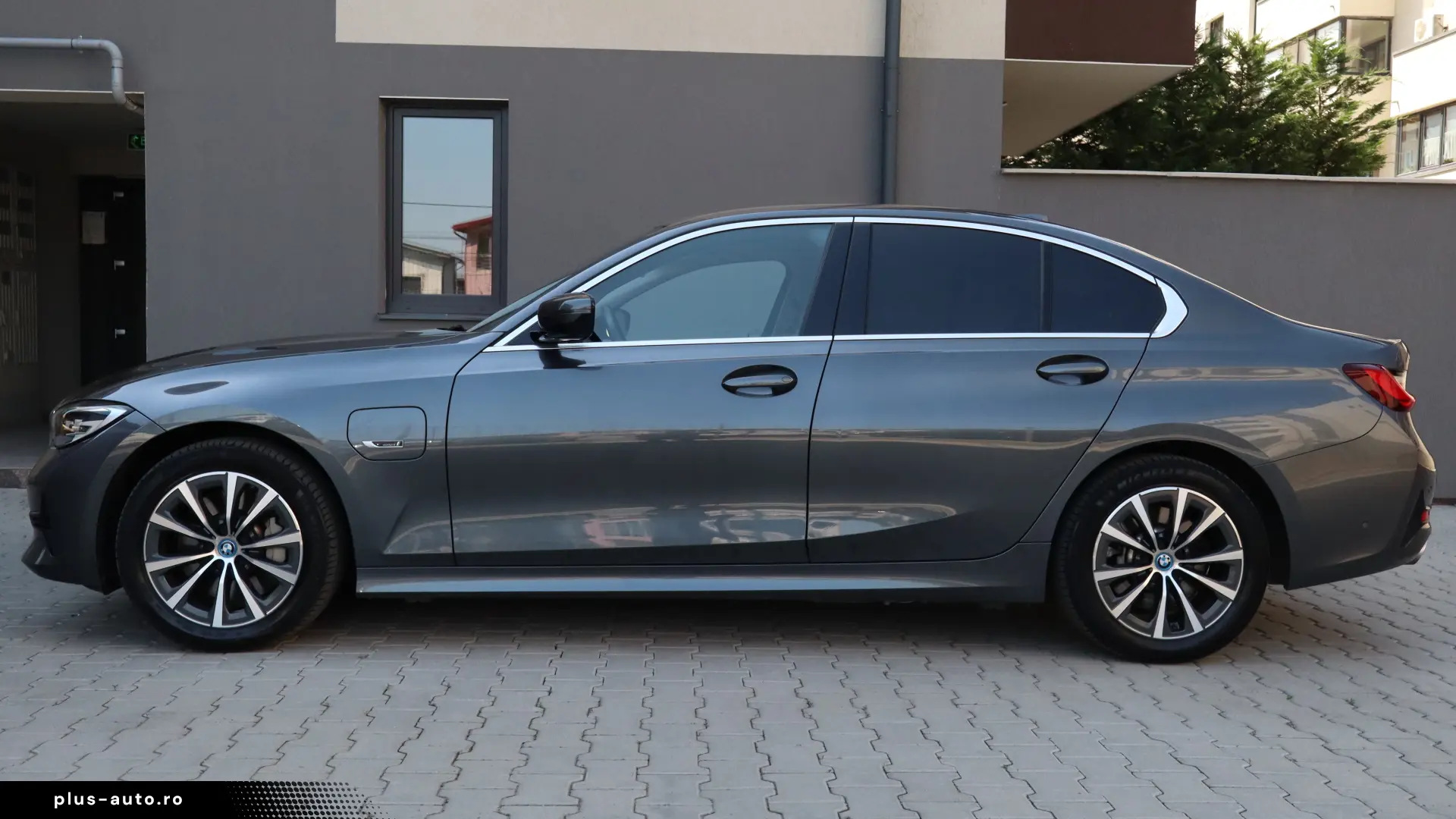 BMW Seria 3 330e Aut. Sport Line