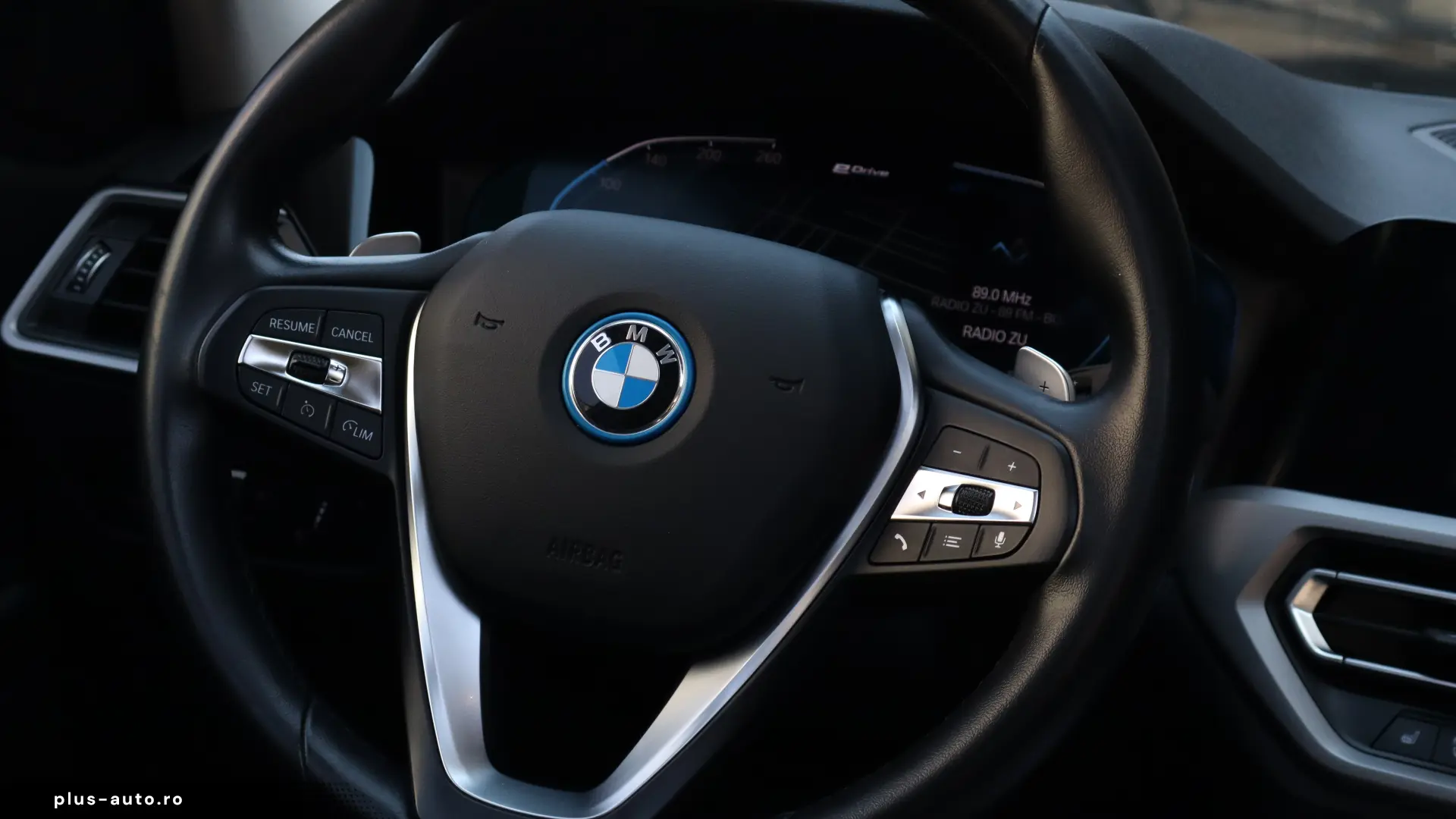 BMW Seria 3 330e Aut. Sport Line