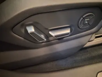 LAMBORGHINI Urus 4.0 V8 PHEV S Panorama HUD AHK Matrix