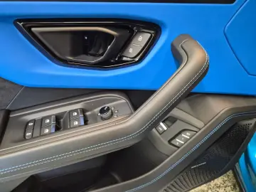 LAMBORGHINI Urus 4.0 V8 PHEV S Panorama HUD AHK Matrix