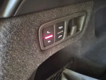 LAMBORGHINI Urus 4.0 V8 PHEV S Panorama HUD AHK Matrix