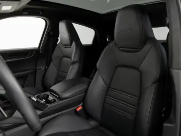 PORSCHE Cayenne Coupe Turbo E-Hybrid   PDCC   Sportabgas