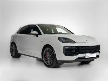 PORSCHE Cayenne Coupe Turbo E-Hybrid   PDCC   Sportabgas