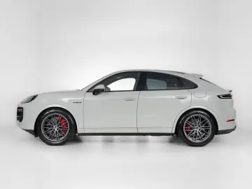 PORSCHE Cayenne Coupe Turbo E-Hybrid   PDCC   Sportabgas
