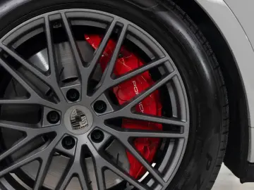 PORSCHE Cayenne Coupe Turbo E-Hybrid   PDCC   Sportabgas