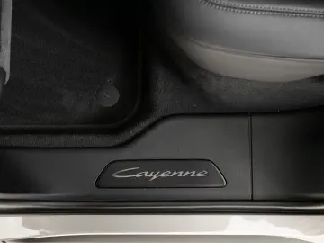 PORSCHE Cayenne Coupe Turbo E-Hybrid   PDCC   Sportabgas