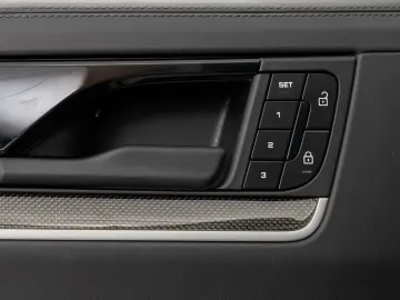 PORSCHE Cayenne Coupe Turbo E-Hybrid   PDCC   Sportabgas