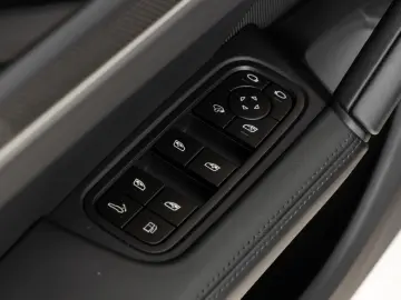 PORSCHE Cayenne Coupe Turbo E-Hybrid   PDCC   Sportabgas