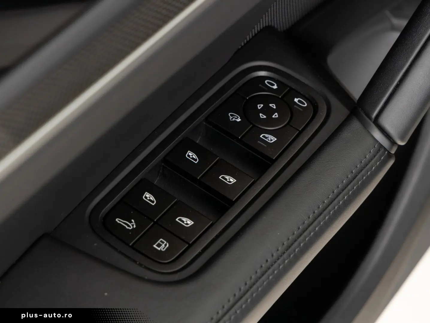 PORSCHE Cayenne Coupe Turbo E-Hybrid   PDCC   Sportabgas