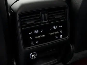 PORSCHE Cayenne Coupe Turbo E-Hybrid   PDCC   Sportabgas