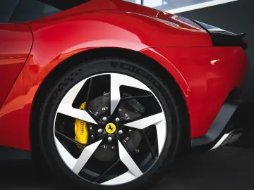 FERRARI 12Cilindri