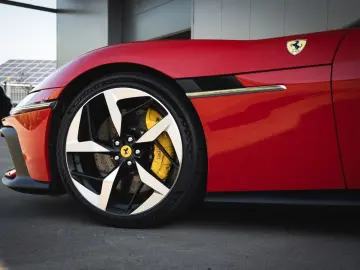 FERRARI 12Cilindri