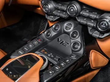 ASTON MARTIN V12 Vantage CARBON   CERAMIC   360 CAMERA