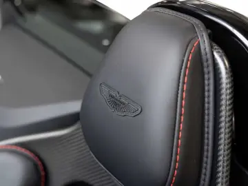 ASTON MARTIN New Vantage V12 Roadster -Onyx Black-