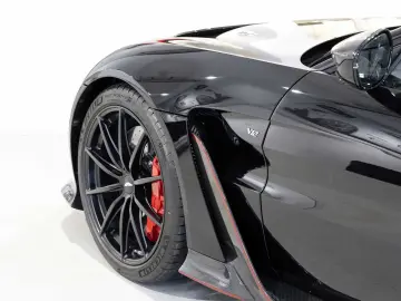 ASTON MARTIN New Vantage V12 Roadster -Onyx Black-