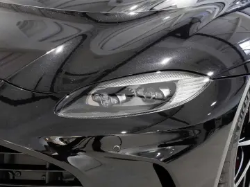 ASTON MARTIN New Vantage V12 Roadster -Onyx Black-