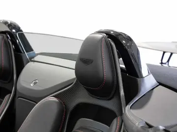 ASTON MARTIN New Vantage V12 Roadster -Onyx Black-
