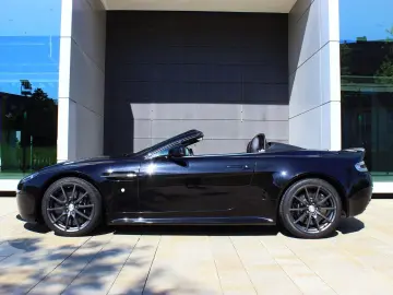 ASTON MARTIN V12 Vantage S Roadster   Schwarz Schwarz   2.Hd