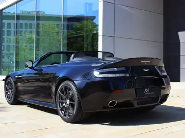 ASTON MARTIN V12 Vantage S Roadster   Schwarz Schwarz   2.Hd