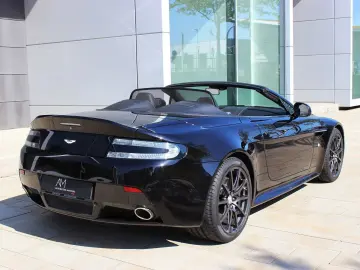ASTON MARTIN V12 Vantage S Roadster   Schwarz Schwarz   2.Hd