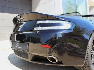 ASTON MARTIN V12 Vantage S Roadster   Schwarz Schwarz   2.Hd