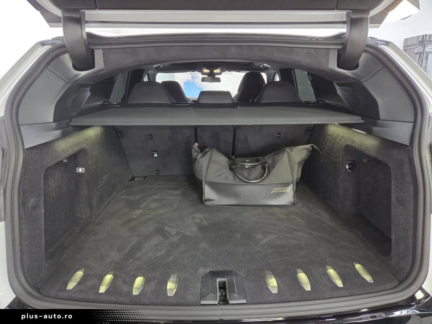 BMW XM 50e 23Zoll DriviProf. ACC AHK B&W Sitzlüftung