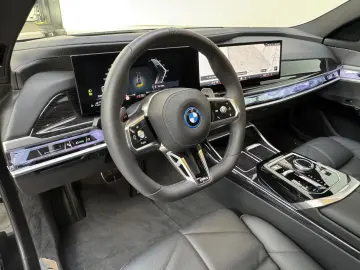 BMW 750e xDrive M Sport Pro AHK ACC 360