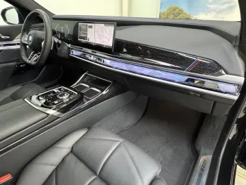 BMW 750e xDrive M Sport Pro AHK ACC 360