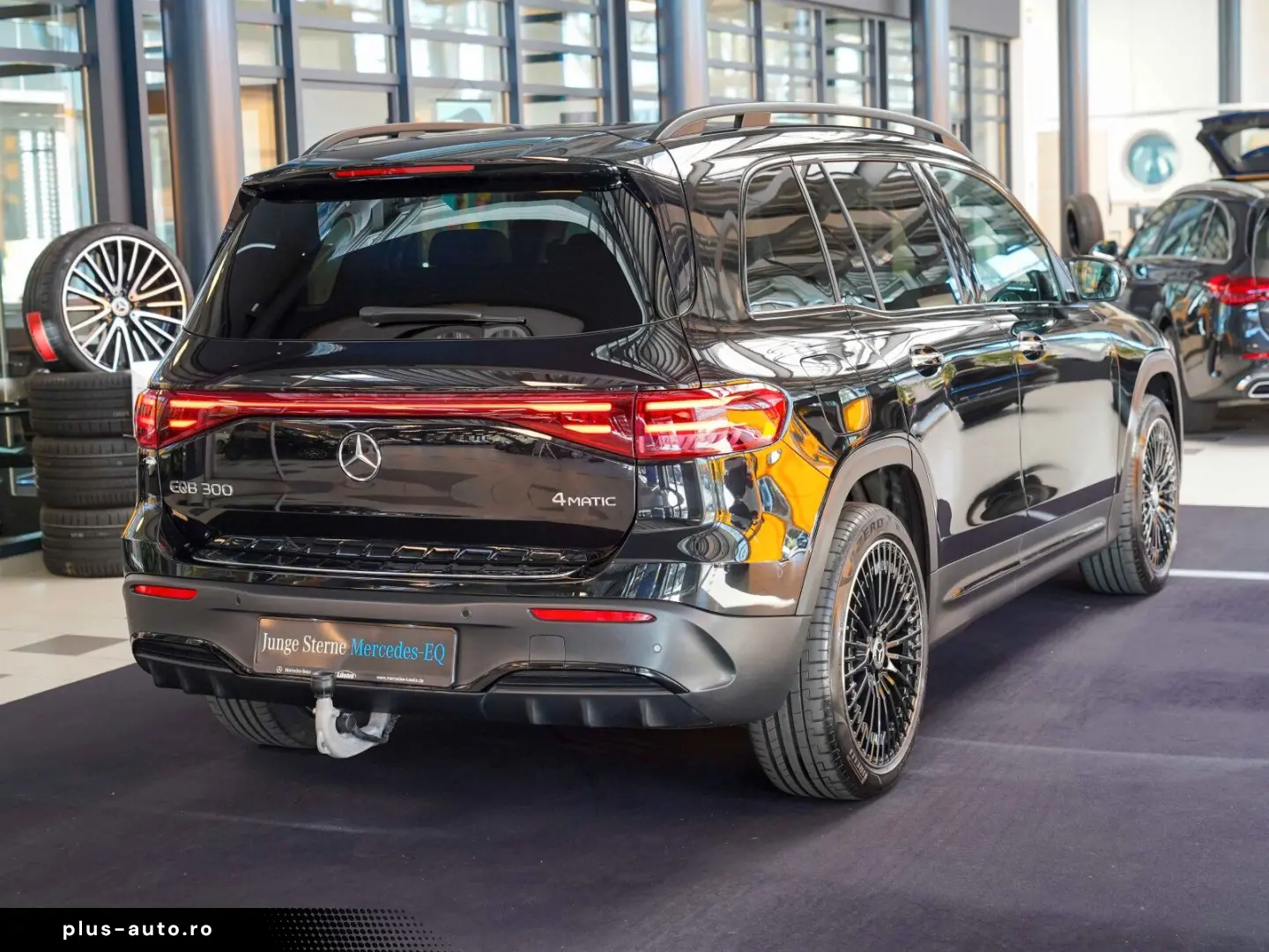 MERCEDES-BENZ EQB 300 4M AMG Premium Night AHK Memory Sitze