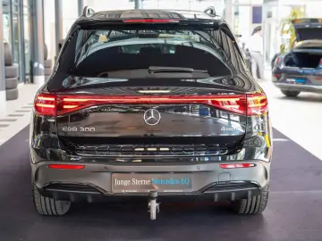 MERCEDES-BENZ EQB 300 4M AMG Premium Night AHK Memory Sitze