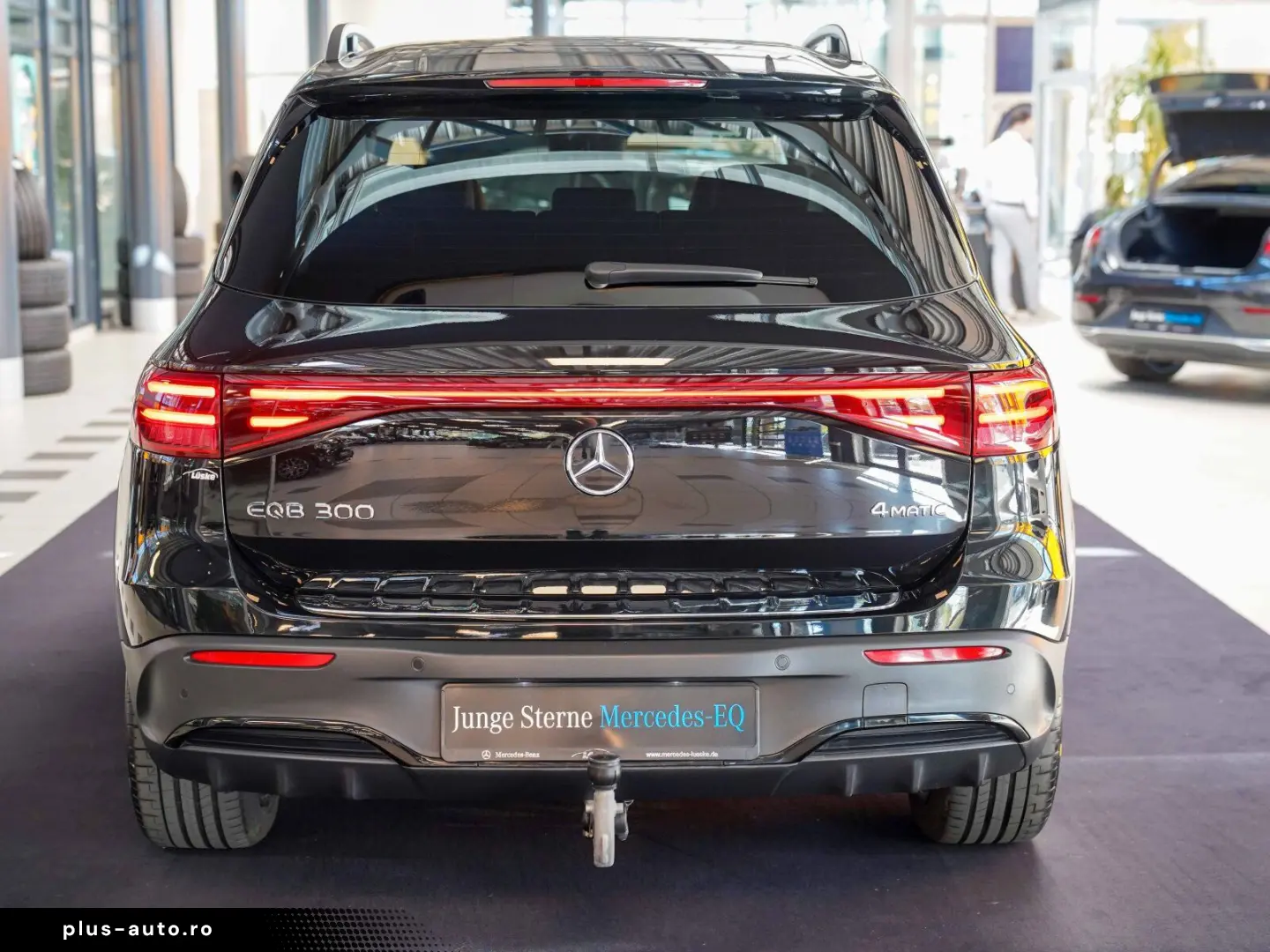 MERCEDES-BENZ EQB 300 4M AMG Premium Night AHK Memory Sitze