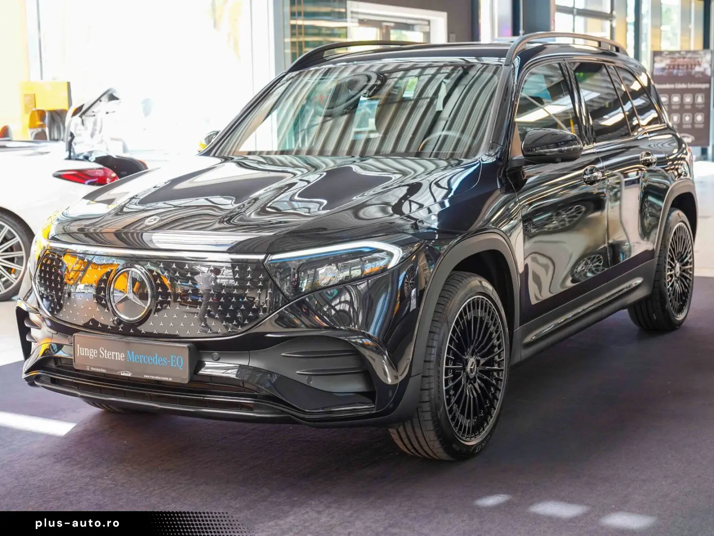MERCEDES-BENZ EQB 300 4M AMG Premium Night AHK Memory Sitze