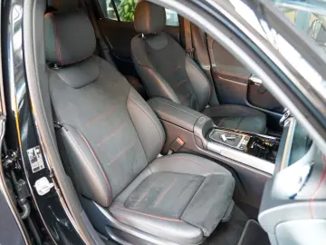 MERCEDES-BENZ EQB 300 4M AMG Premium Night AHK Memory Sitze