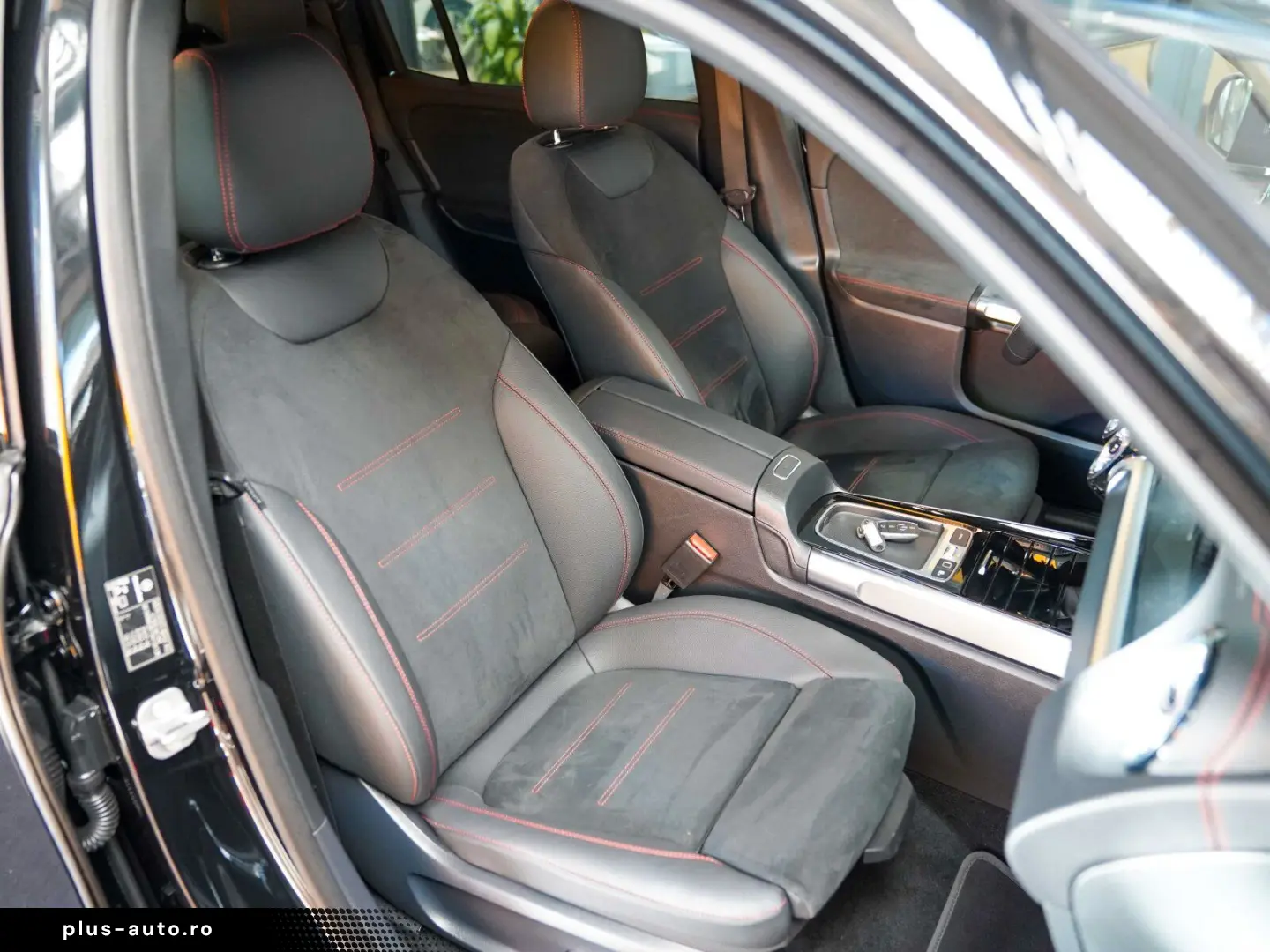 MERCEDES-BENZ EQB 300 4M AMG Premium Night AHK Memory Sitze