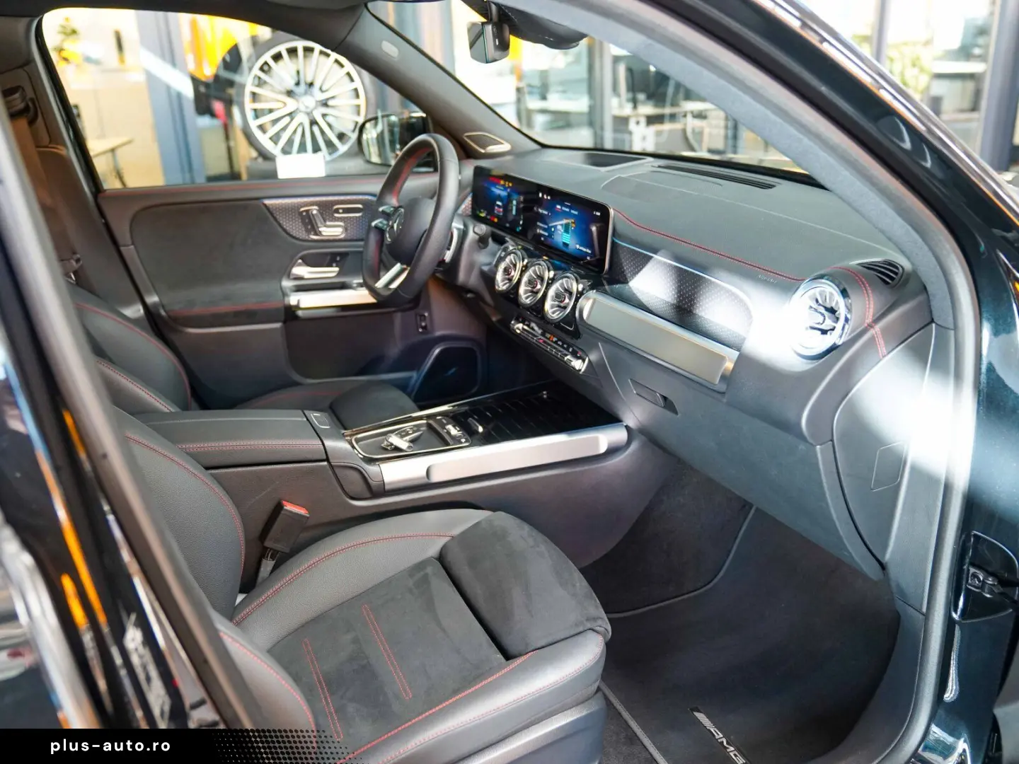 MERCEDES-BENZ EQB 300 4M AMG Premium Night AHK Memory Sitze