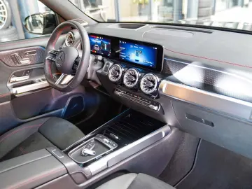 MERCEDES-BENZ EQB 300 4M AMG Premium Night AHK Memory Sitze