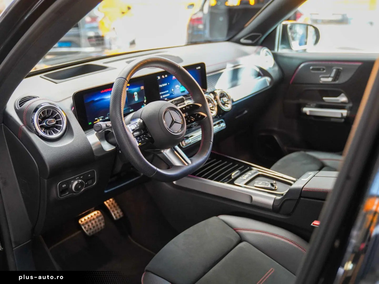 MERCEDES-BENZ EQB 300 4M AMG Premium Night AHK Memory Sitze