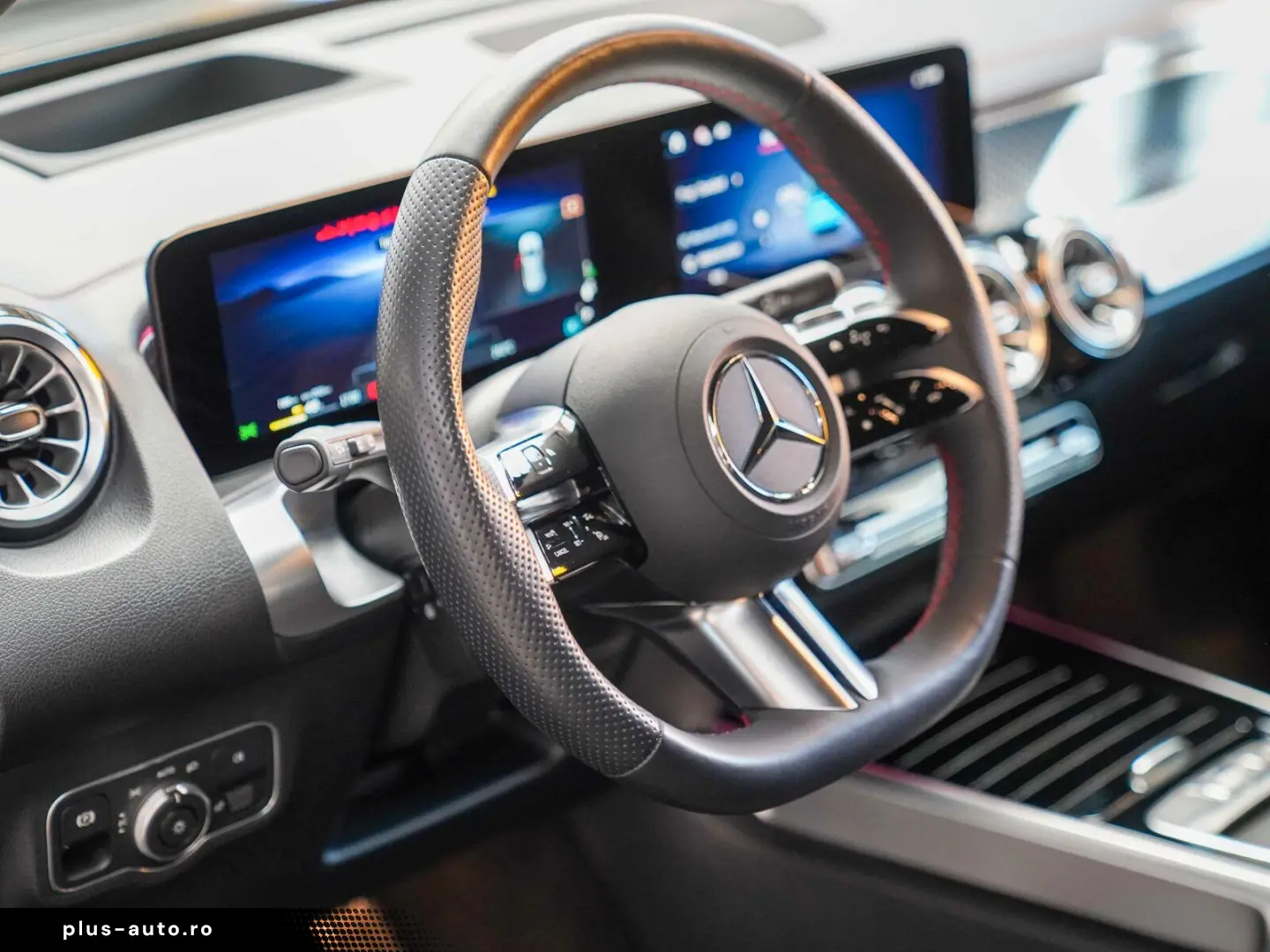 MERCEDES-BENZ EQB 300 4M AMG Premium Night AHK Memory Sitze