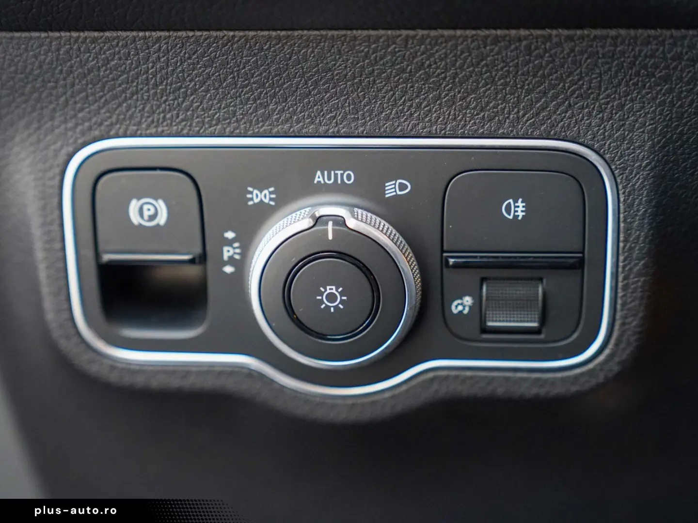 MERCEDES-BENZ EQB 300 4M AMG Premium Night AHK Memory Sitze