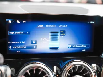 MERCEDES-BENZ EQB 300 4M AMG Premium Night AHK Memory Sitze