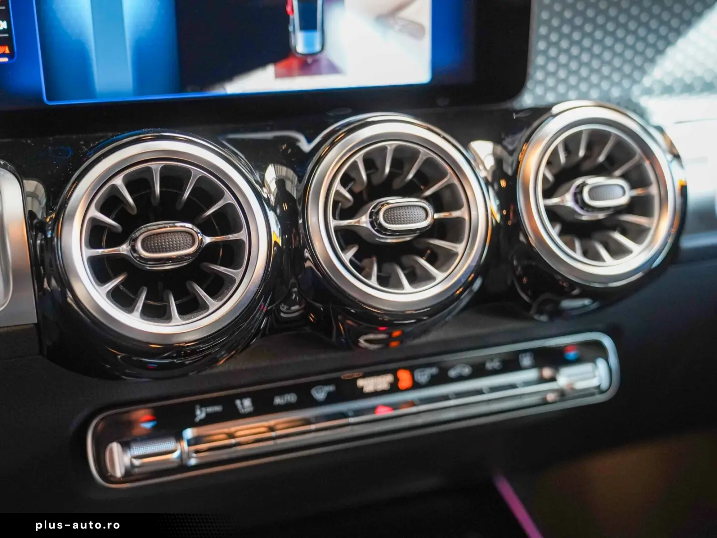 MERCEDES-BENZ EQB 300 4M AMG Premium Night AHK Memory Sitze
